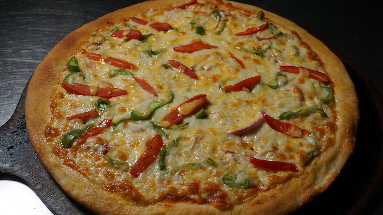 Gujarat's Famous Pizza Giant William John's Pizza opens up its branch at this place!