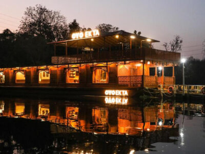 houseboat at kevadia